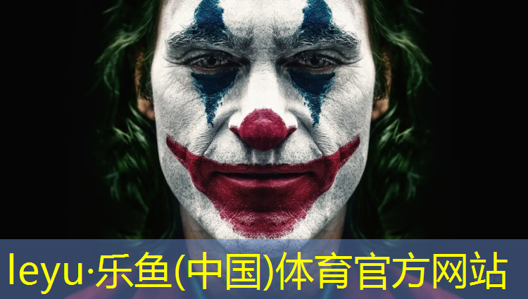 塑胶跑道晨练的人